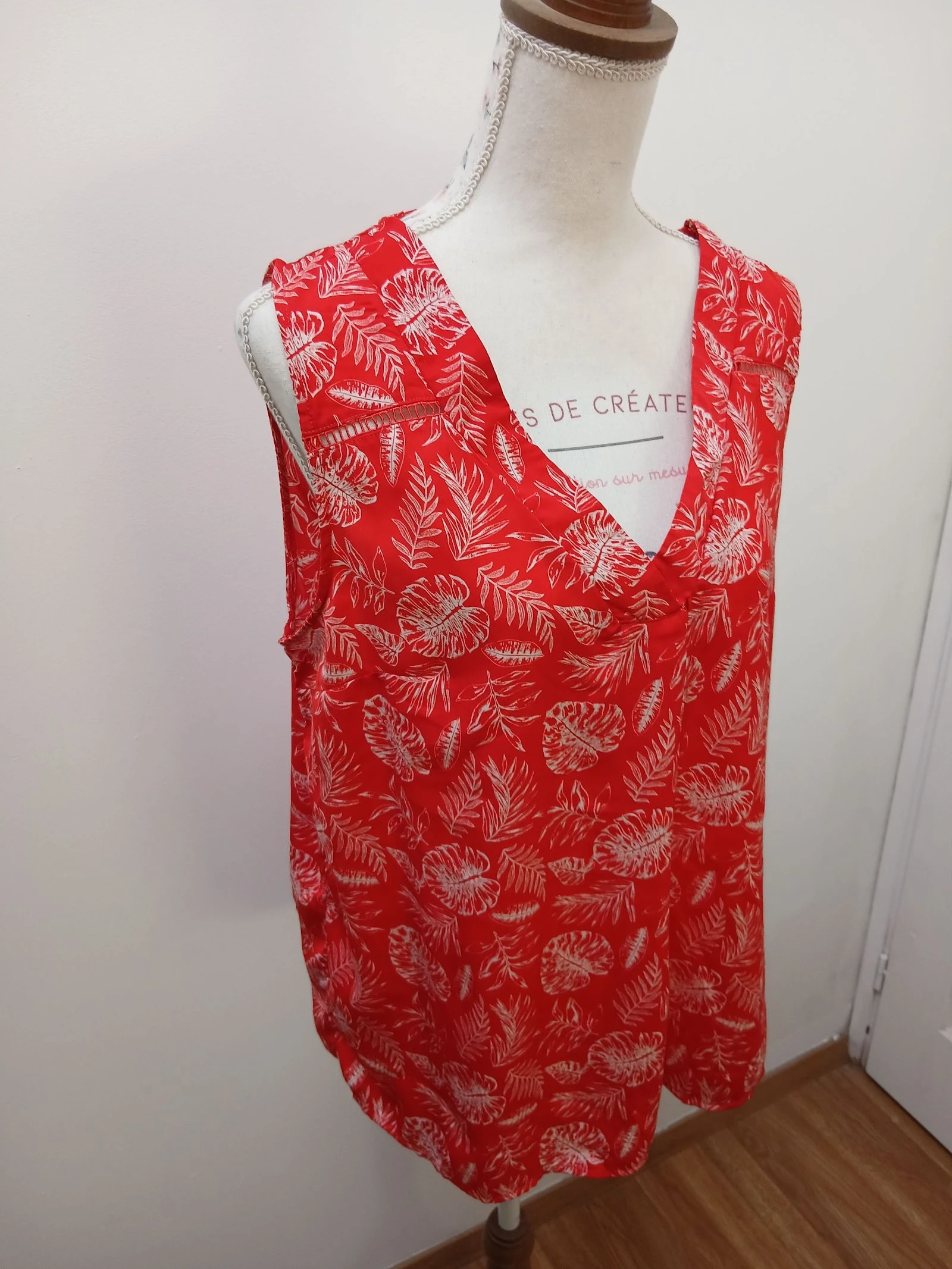 Blusa sem mangas vermelha e banc tamanho 44 Lahalle – photo 4